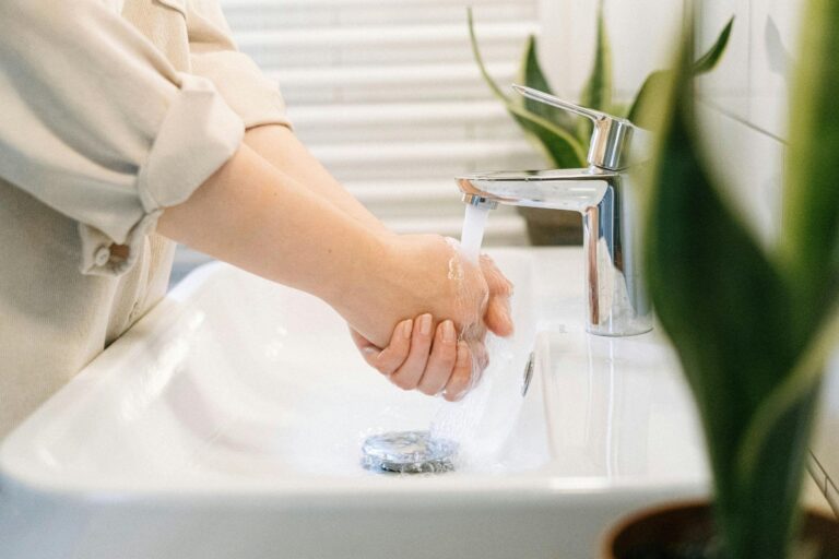 How to Build an Eco-Friendly Skincare Routine